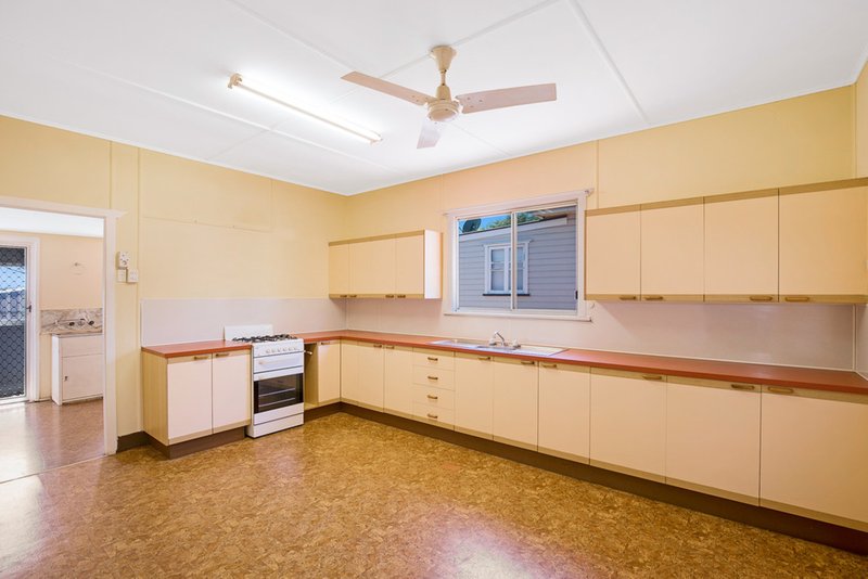 Photo - 9 Healy Street, South Toowoomba QLD 4350 - Image 4