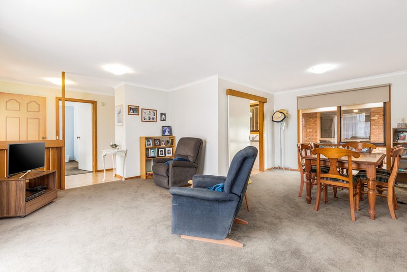 Photo - 9 Heather Court, Hoppers Crossing VIC 3029 - Image 2