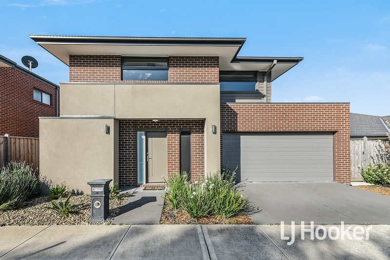 Photo - 9 Heathland Circuit, Cranbourne East VIC 3977 - Image 5