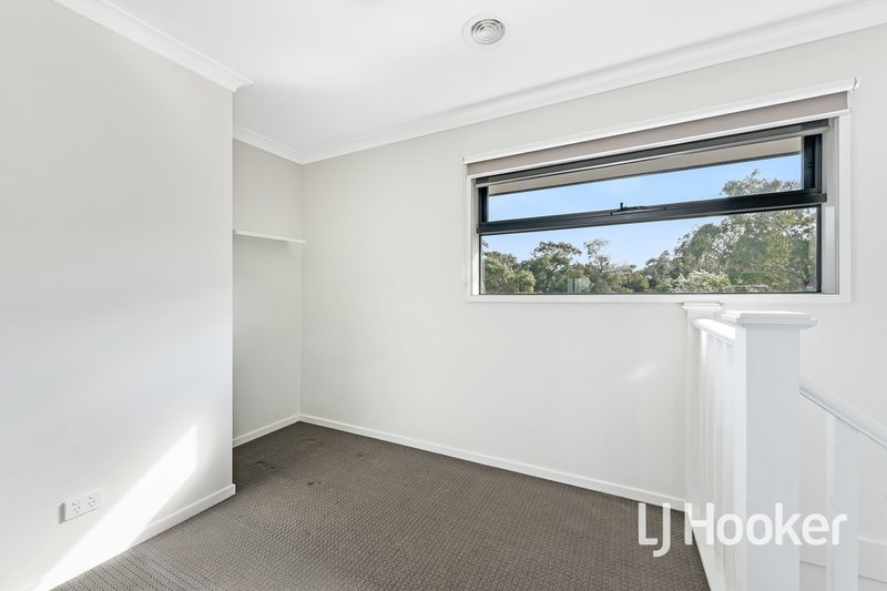 Photo - 9 Heathland Circuit, Cranbourne East VIC 3977 - Image 7