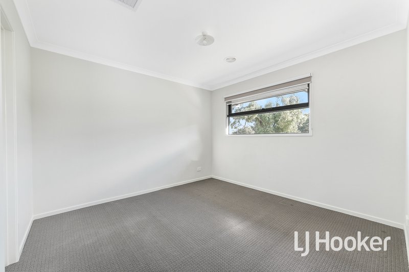 Photo - 9 Heathland Circuit, Cranbourne East VIC 3977 - Image 13