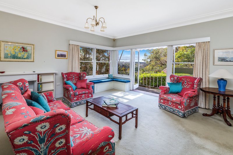 Photo - 9 Heights Crescent, Middle Cove NSW 2068 - Image 4