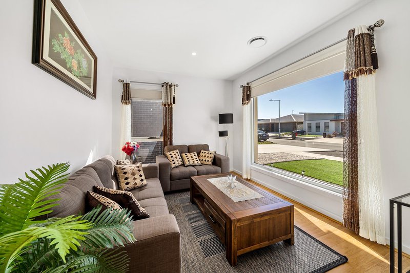 Photo - 9 Helmrich Street, Moncrieff ACT 2914 - Image 2