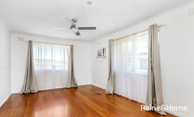 Photo - 9 Hesse Court, Westmeadows VIC 3049 - Image 2