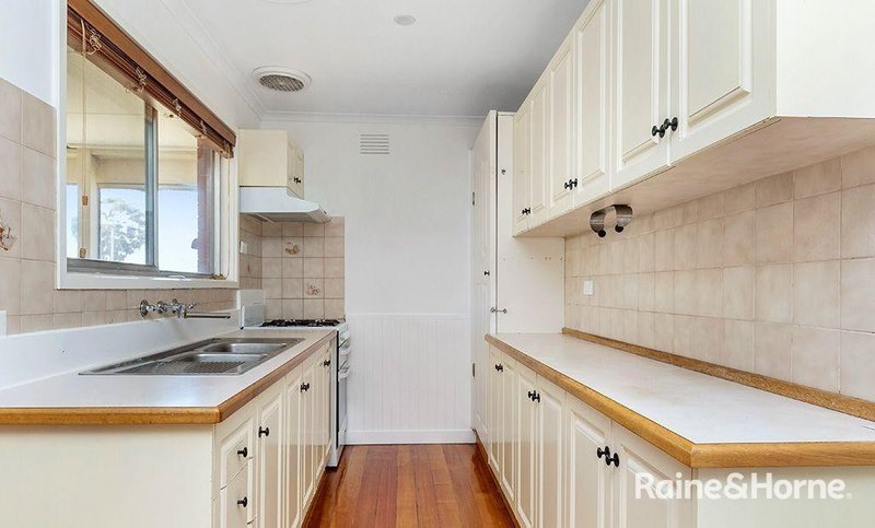 Photo - 9 Hesse Court, Westmeadows VIC 3049 - Image 3