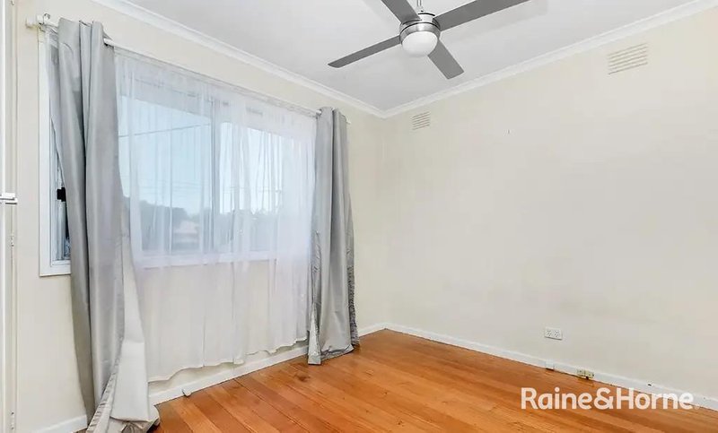 Photo - 9 Hesse Court, Westmeadows VIC 3049 - Image 6