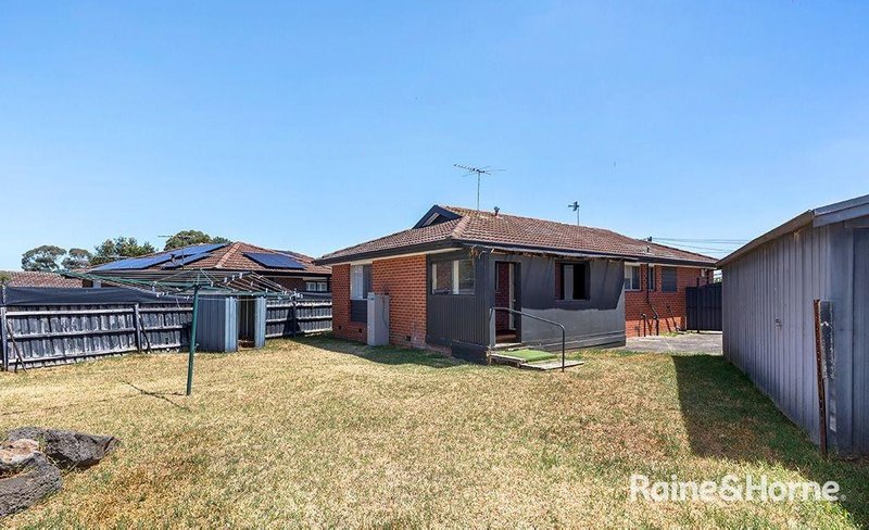 Photo - 9 Hesse Court, Westmeadows VIC 3049 - Image 8