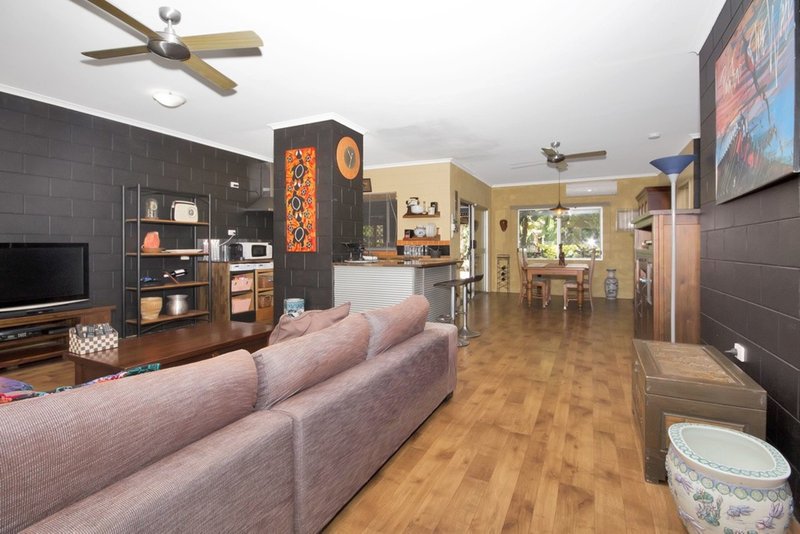 Photo - 9 Hickory Street, Holloways Beach QLD 4878 - Image 4