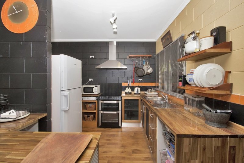 Photo - 9 Hickory Street, Holloways Beach QLD 4878 - Image 6