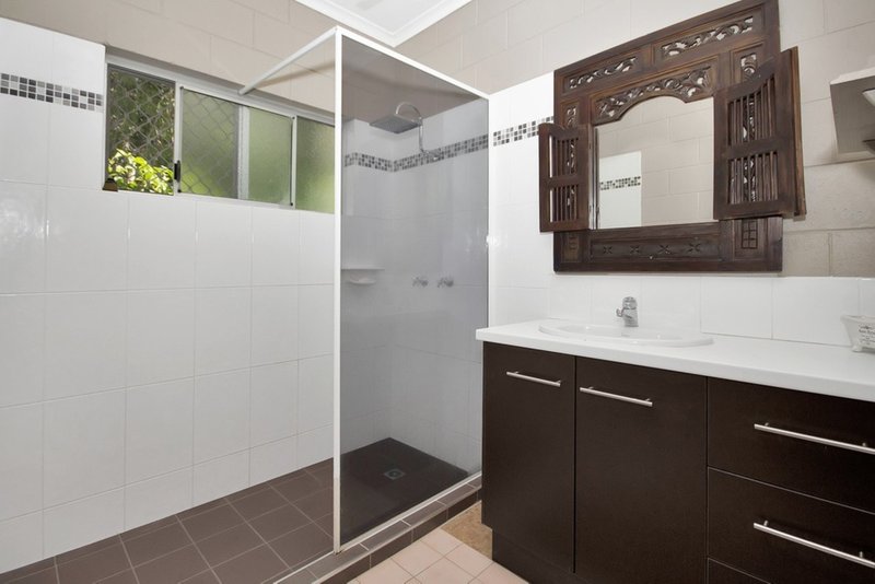 Photo - 9 Hickory Street, Holloways Beach QLD 4878 - Image 10