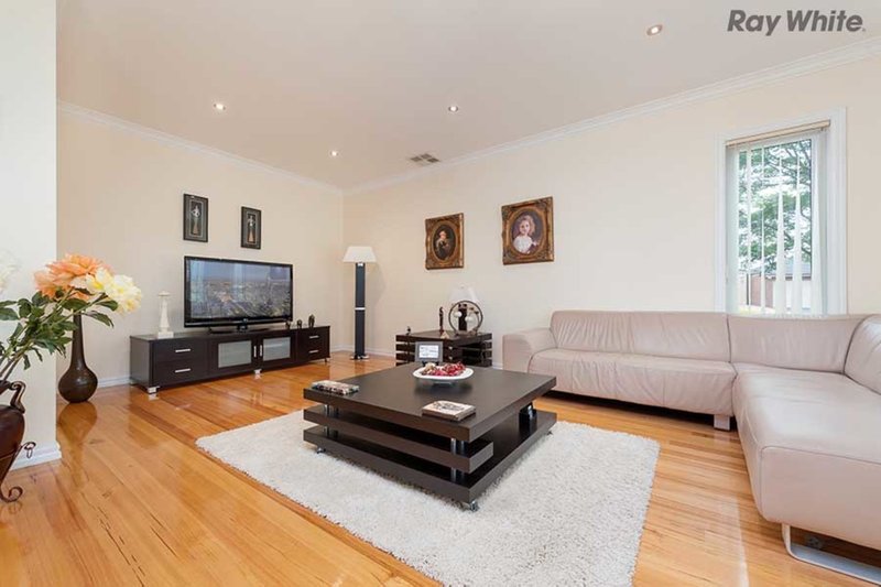 Photo - 9 Hindmarsh Way, Taylors Hill VIC 3037 - Image 2