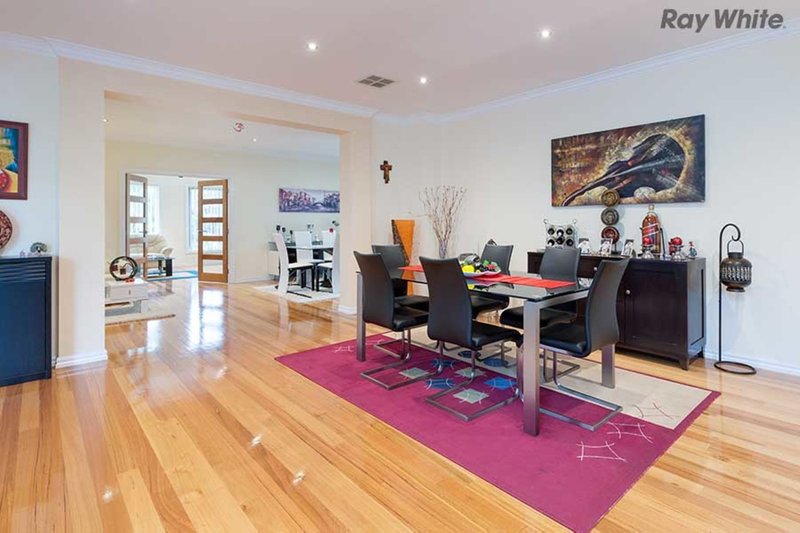 Photo - 9 Hindmarsh Way, Taylors Hill VIC 3037 - Image 7