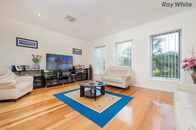 Photo - 9 Hindmarsh Way, Taylors Hill VIC 3037 - Image 10