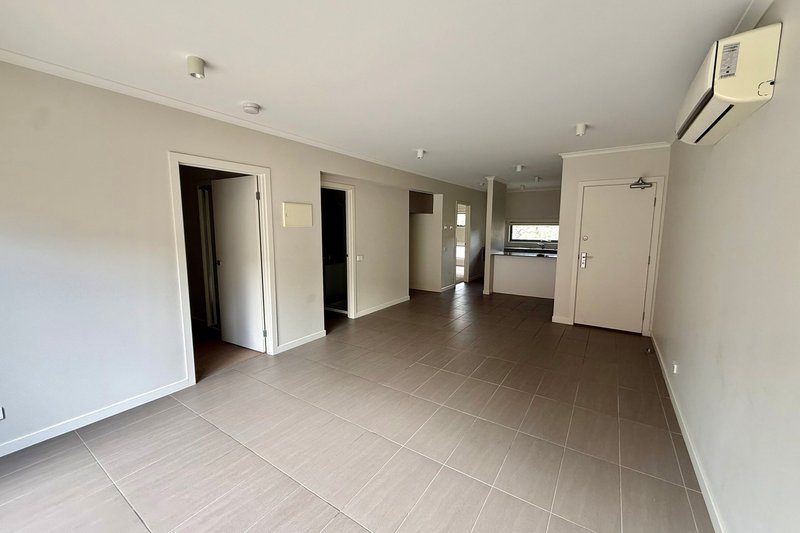 Photo - 9 Hinterland Close, Lynbrook VIC 3975 - Image 3