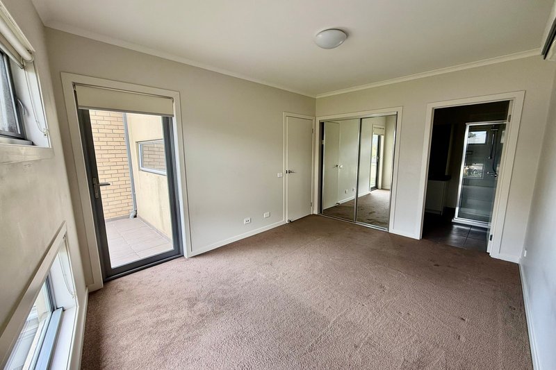 Photo - 9 Hinterland Close, Lynbrook VIC 3975 - Image 4