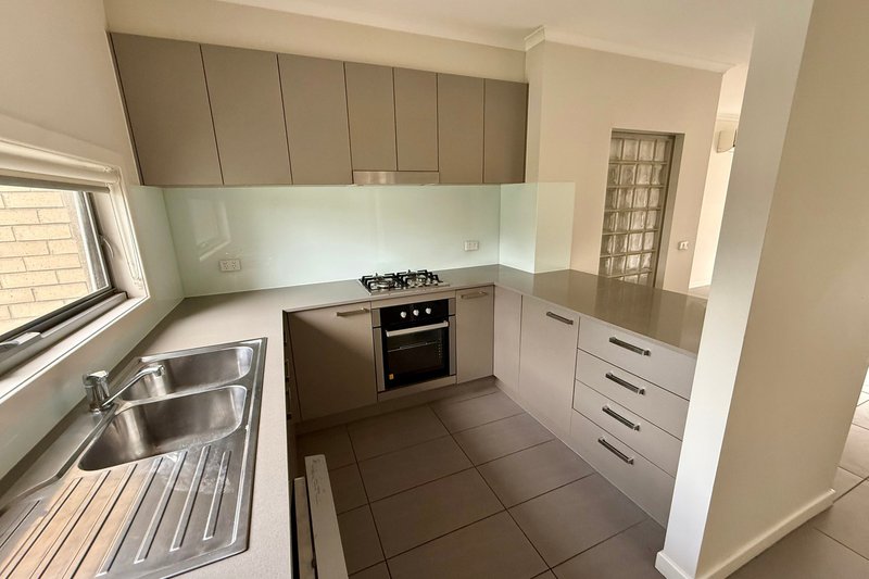 Photo - 9 Hinterland Close, Lynbrook VIC 3975 - Image 5