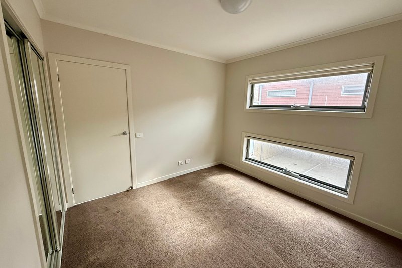Photo - 9 Hinterland Close, Lynbrook VIC 3975 - Image 8