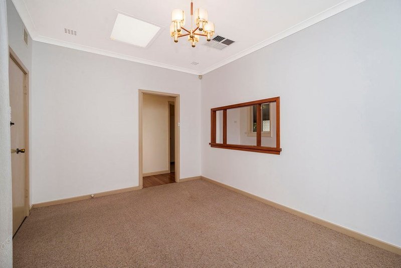 Photo - 9 Hitchcock Street, St James WA 6102 - Image 2