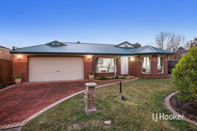 9 Hollington Crescent, Point Cook VIC 3030