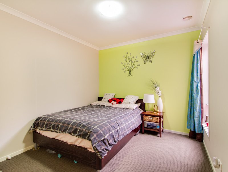 Photo - 9 Holly Green Circuit, Truganina VIC 3029 - Image 11