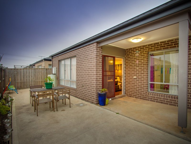 Photo - 9 Holly Green Circuit, Truganina VIC 3029 - Image 14