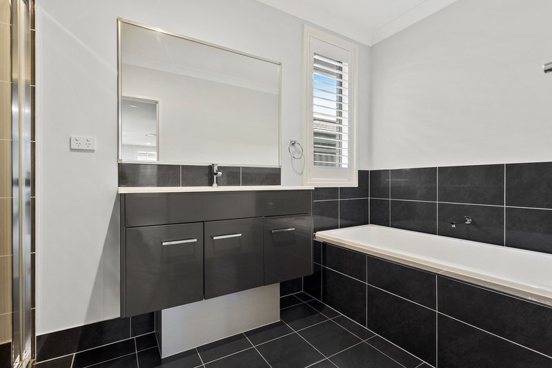 Photo - 9 Honeybee Crescent, Calderwood NSW 2527 - Image 4