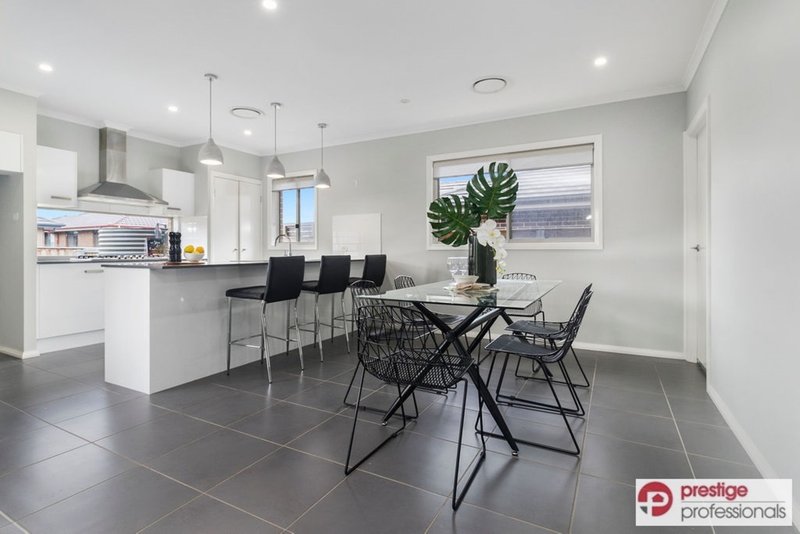 Photo - 9 Horizon Circuit, Moorebank NSW 2170 - Image 3