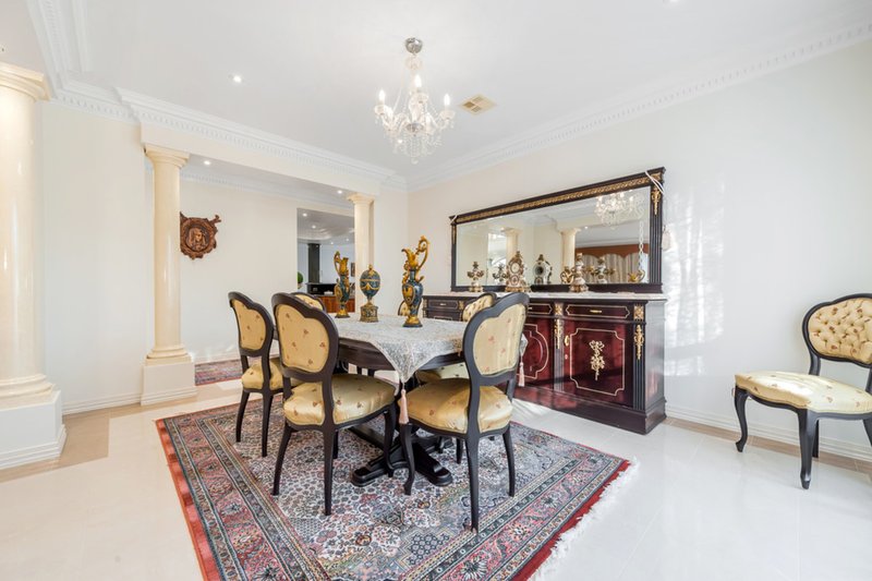 Photo - 9 Hounslow Green, Caroline Springs VIC 3023 - Image 4