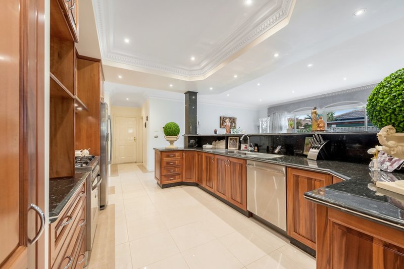 Photo - 9 Hounslow Green, Caroline Springs VIC 3023 - Image 11