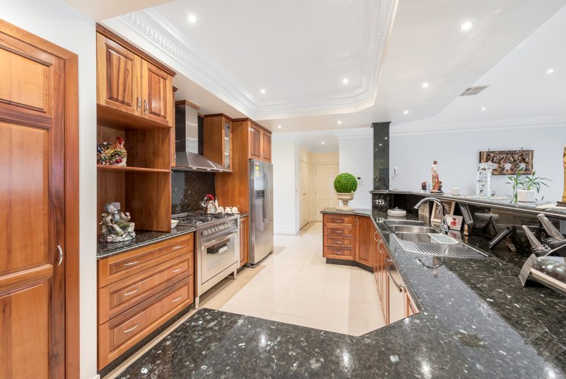 Photo - 9 Hounslow Green, Caroline Springs VIC 3023 - Image 12