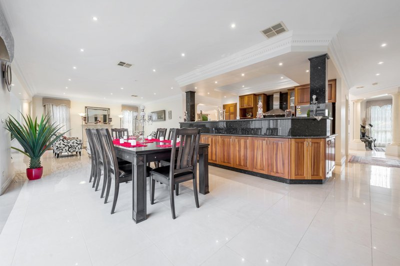 Photo - 9 Hounslow Green, Caroline Springs VIC 3023 - Image 15