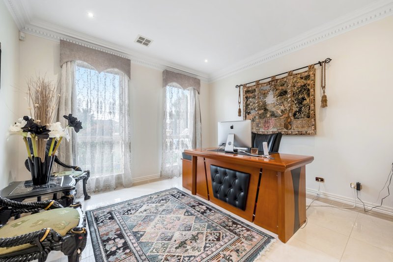 Photo - 9 Hounslow Green, Caroline Springs VIC 3023 - Image 16