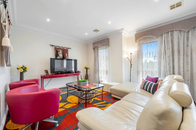 Photo - 9 Hounslow Green, Caroline Springs VIC 3023 - Image 20