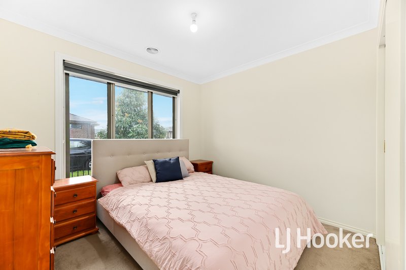 Photo - 9 Hunt Way, Pakenham VIC 3810 - Image 6