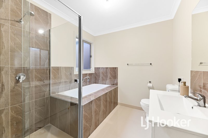 Photo - 9 Hunt Way, Pakenham VIC 3810 - Image 8