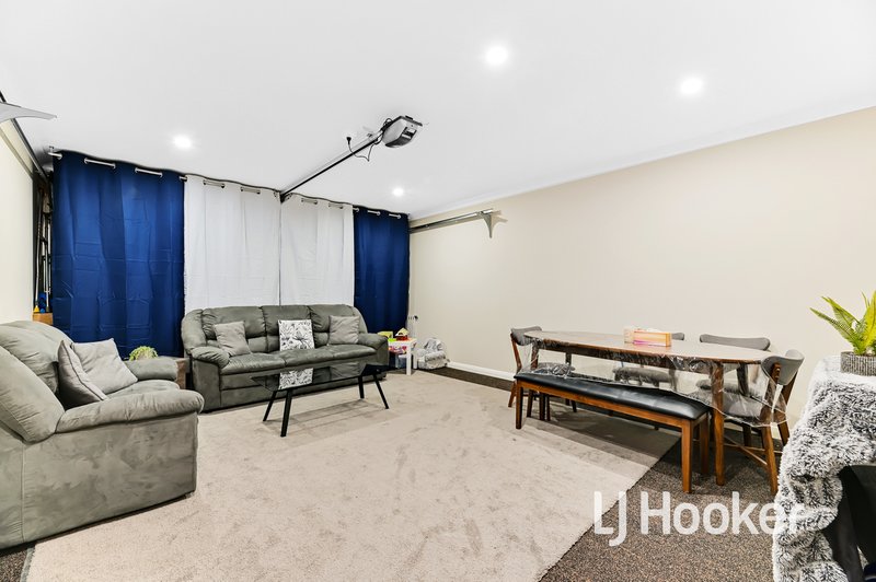 Photo - 9 Hunt Way, Pakenham VIC 3810 - Image 9