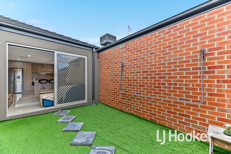 Photo - 9 Hunt Way, Pakenham VIC 3810 - Image 10