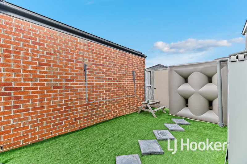 Photo - 9 Hunt Way, Pakenham VIC 3810 - Image 11