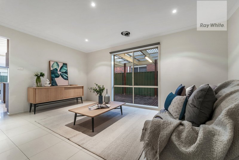 Photo - 9 Hurlingham Way, Craigieburn VIC 3064 - Image 2