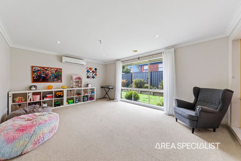 Photo - 9 Huron Parkway, Pakenham VIC 3810 - Image 8