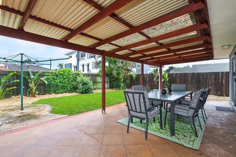 Photo - 9 Ilaroo Crescent, Warana QLD 4575 - Image 10