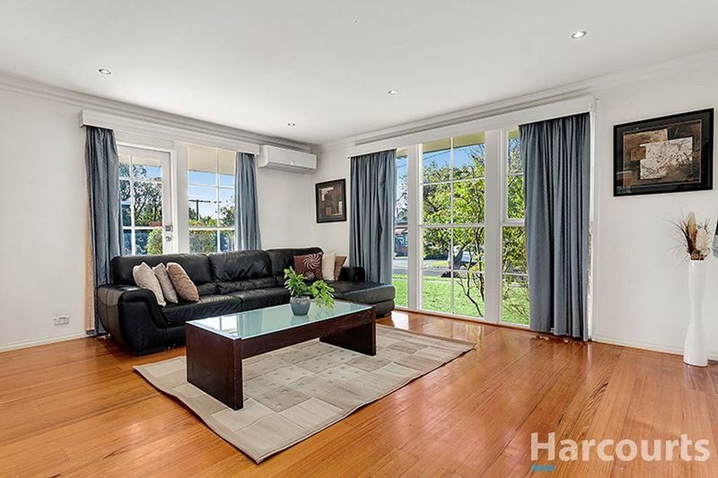 Photo - 9 Ilora Court, Glen Waverley VIC 3150 - Image 3