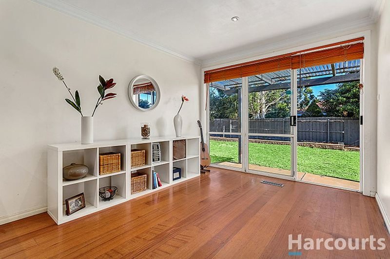 Photo - 9 Ilora Court, Glen Waverley VIC 3150 - Image 4