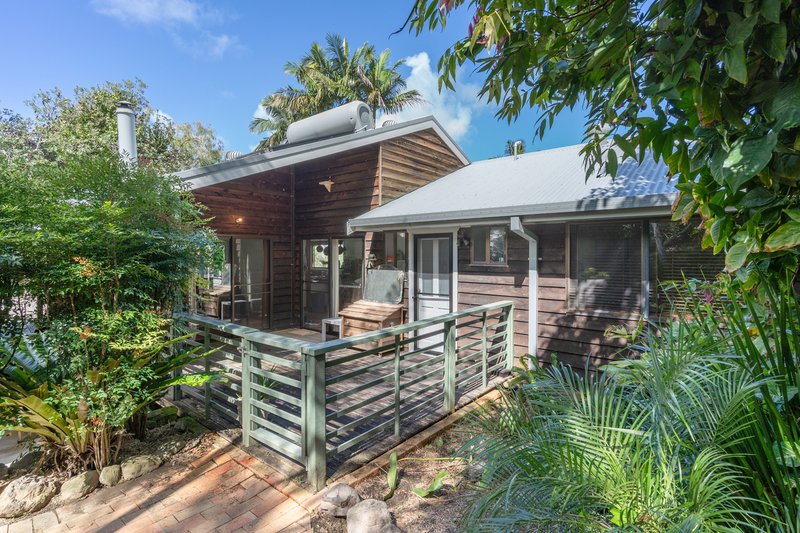 Photo - 9 Inderwong Avenue, Ocean Shores NSW 2483 - Image 4