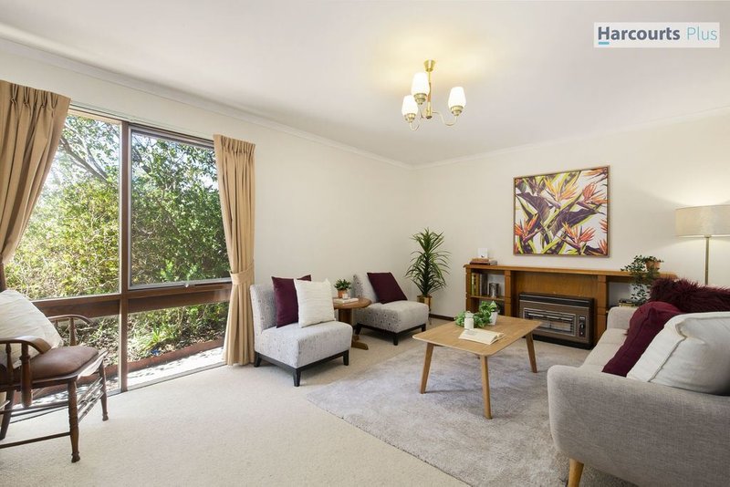 Photo - 9 Intrepid Crescent, Hallett Cove SA 5158 - Image 3