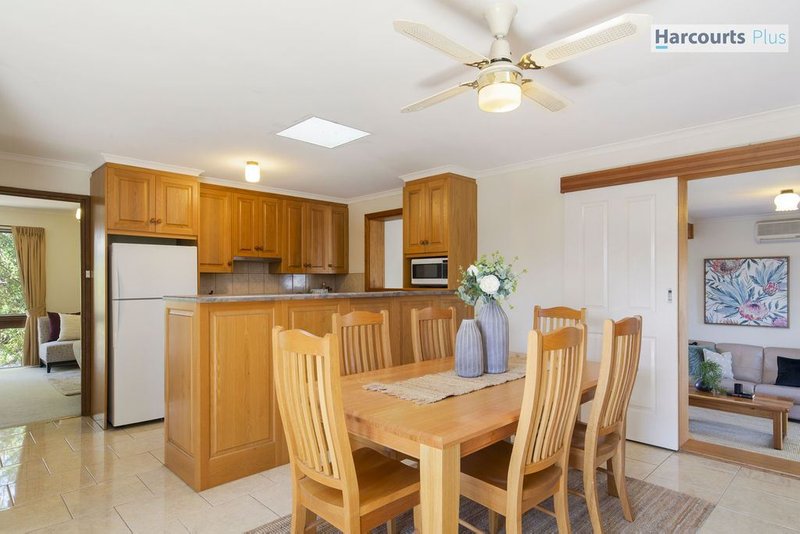 Photo - 9 Intrepid Crescent, Hallett Cove SA 5158 - Image 6