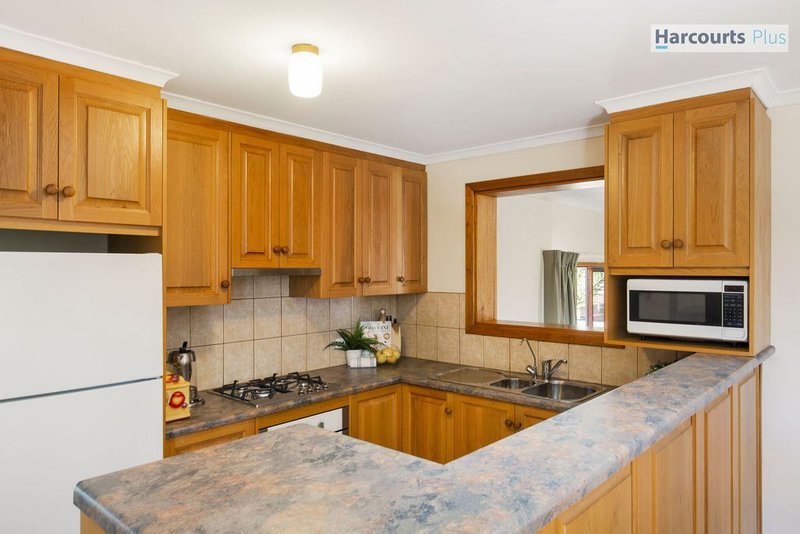 Photo - 9 Intrepid Crescent, Hallett Cove SA 5158 - Image 7