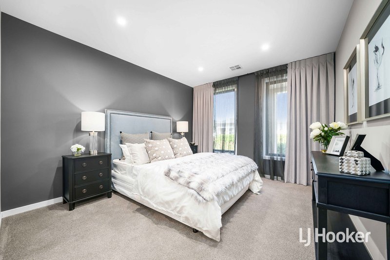 Photo - 9 Irvine Rise, Werribee VIC 3030 - Image 4