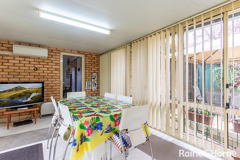 Photo - 9 Isaacs Street, West Bathurst NSW 2795 - Image 7