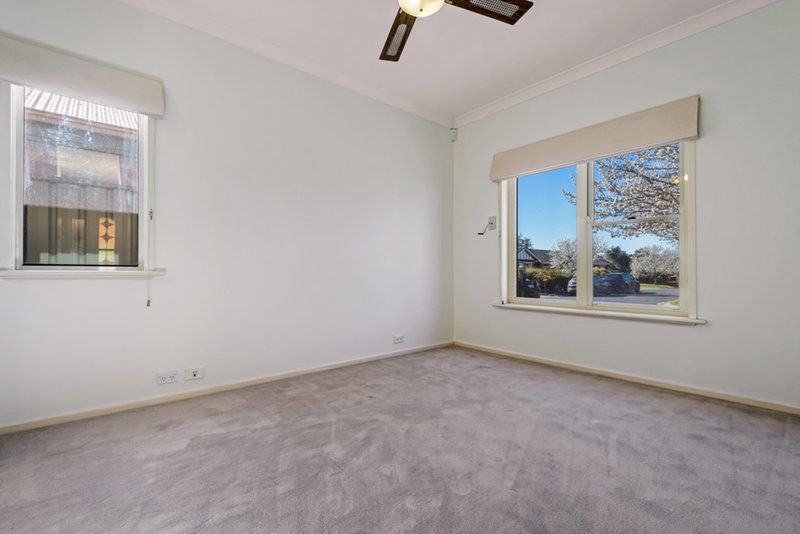 Photo - 9 Islington Place, Caroline Springs VIC 3023 - Image 3